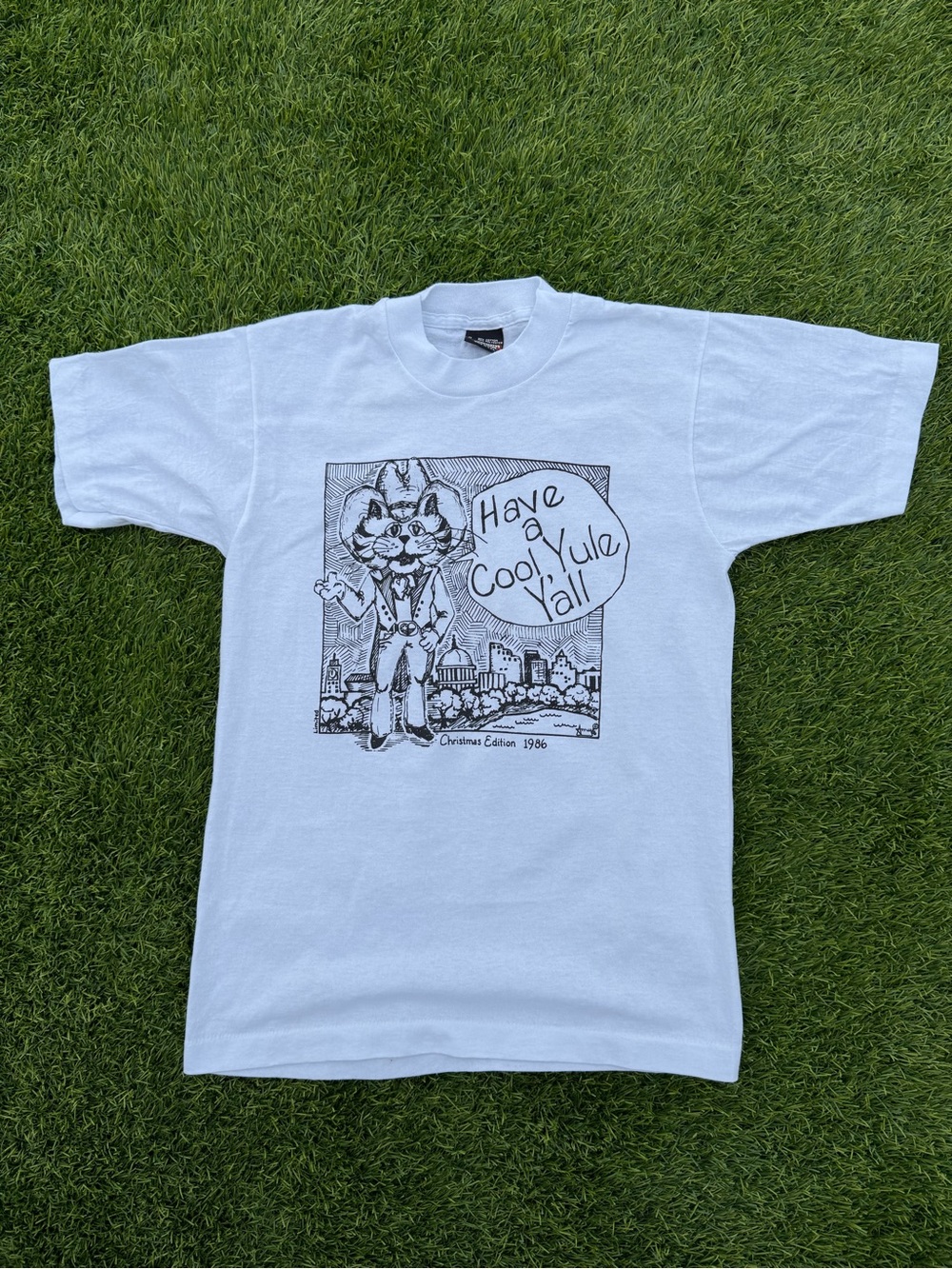 Vintage 1986 Graphic Tee with Cat 'Have a Cool Yule Y'all' Print Size S
